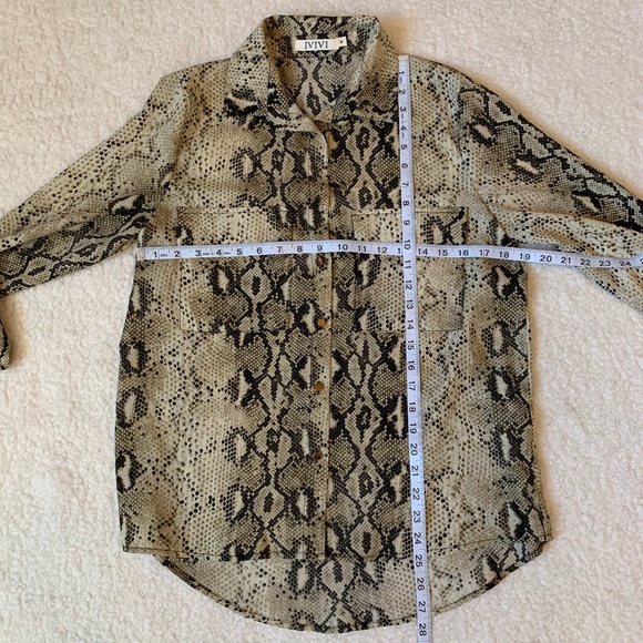 Ivivi Button Down Snake Pattern Blouse - Picture 9 of 10